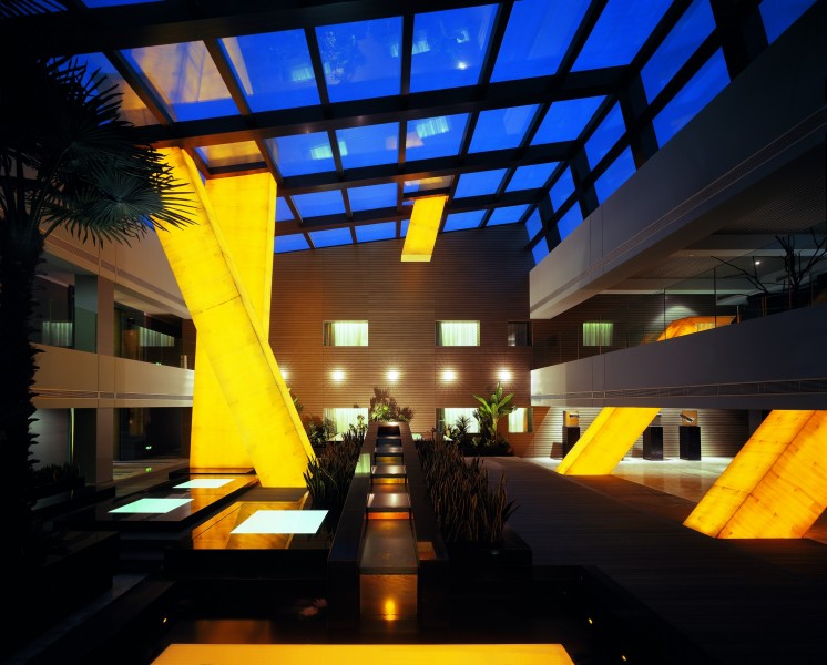 点击大图看下一张：珞珈山国际酒店装潢设计图片