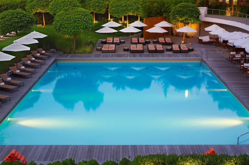 点击大图看下一张：日内瓦洲际酒店-游泳池及花园图片