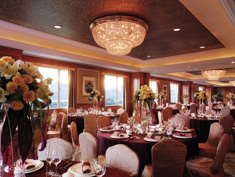 点击大图看下一张：上海浦东香格里拉饭店宴会厅图片