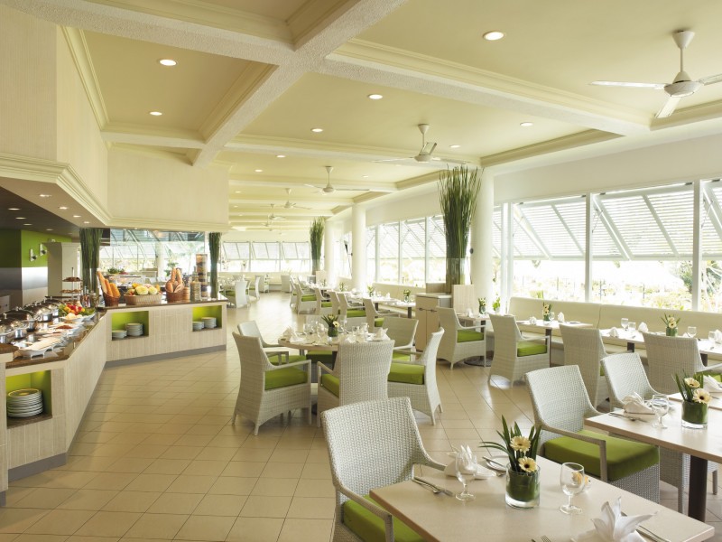 点击大图看下一张：香格里拉金沙滩度假村餐厅图片