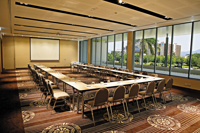 点击大图看下一张：凯恩斯香格里拉大酒店会议室图片