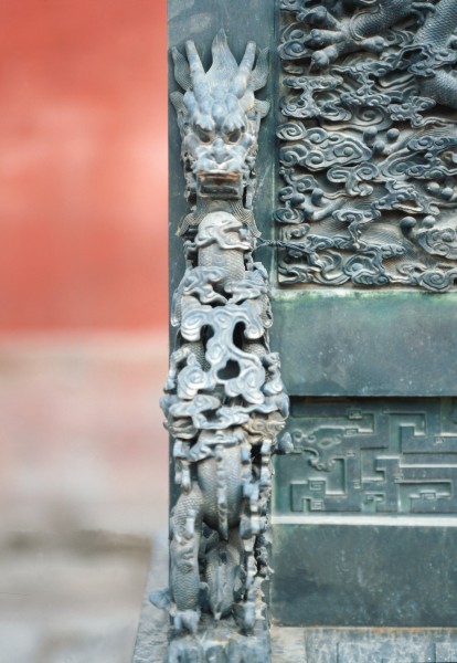 点击大图看下一张：铜艺特写图片