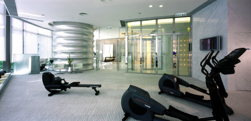 点击大图看下一张：香港农甫道18号会所健身室图片