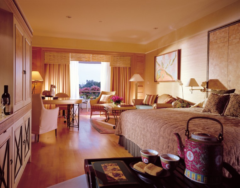 点击大图看下一张：新加坡香格里拉大酒店客房图片