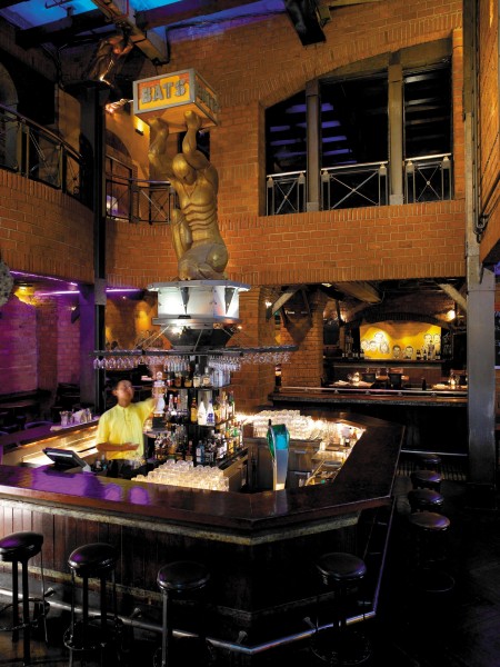 点击大图看下一张：雅加达香格里拉饭店酒吧图片