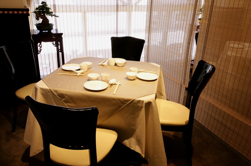 点击大图看下一张：用餐空间图片