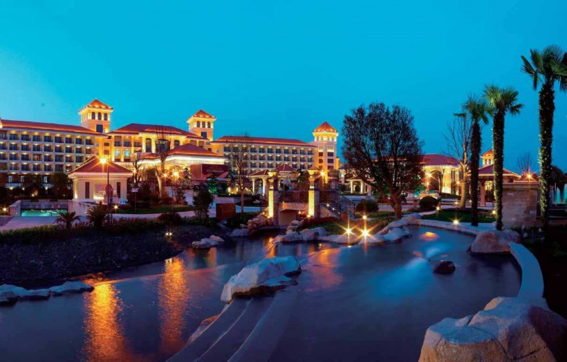 点击大图看下一张：中国上海东方佘山索菲特大酒店图片