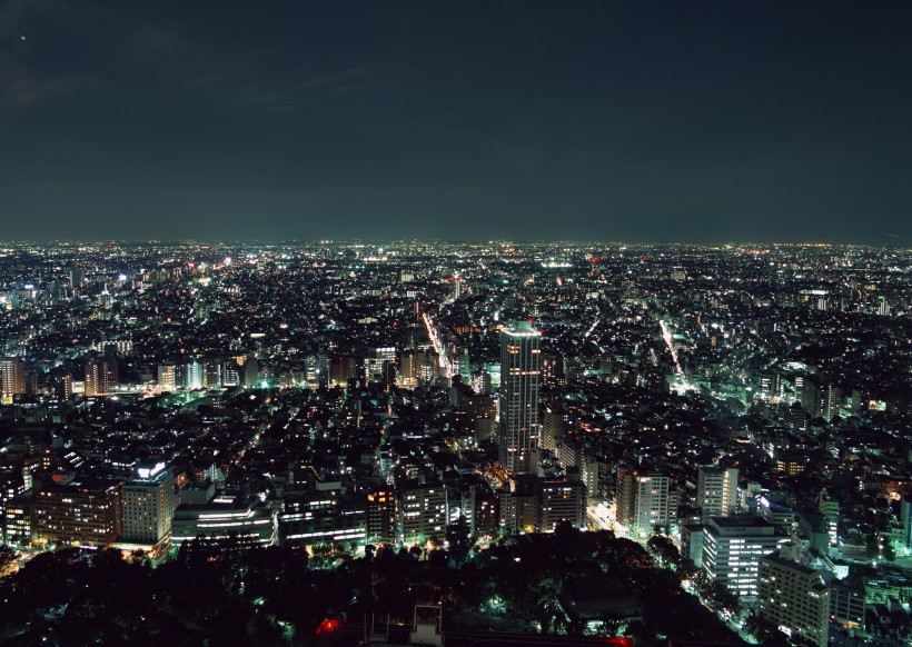点击大图看下一张：城市繁华夜景图片