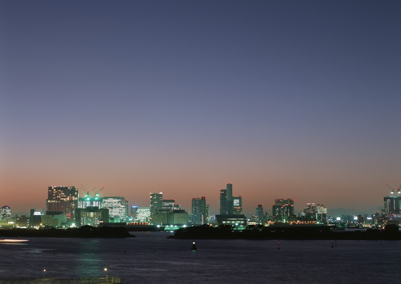 点击大图看下一张：城市繁华夜景图片