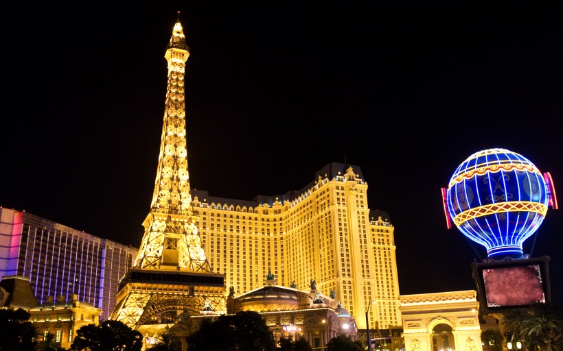 点击大图看下一张:城市夜景图片