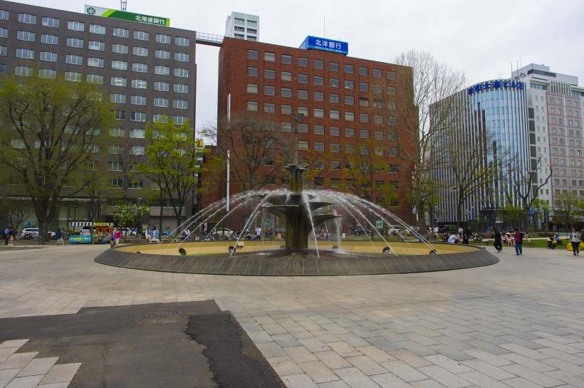 点击大图看下一张：日本札幌大通公园美景图片