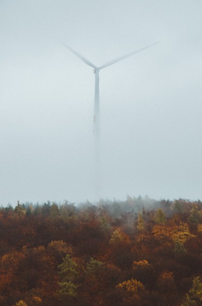 点击大图看下一张：风力发电的风车图片