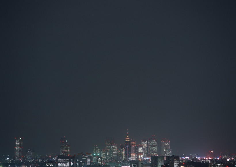 点击大图看下一张：繁华都市夜景图片