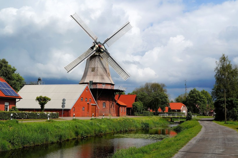 点击大图看下一张：荷兰风车图片
