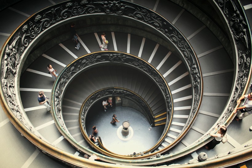 点击大图看下一张：美妙的旋转楼梯图片