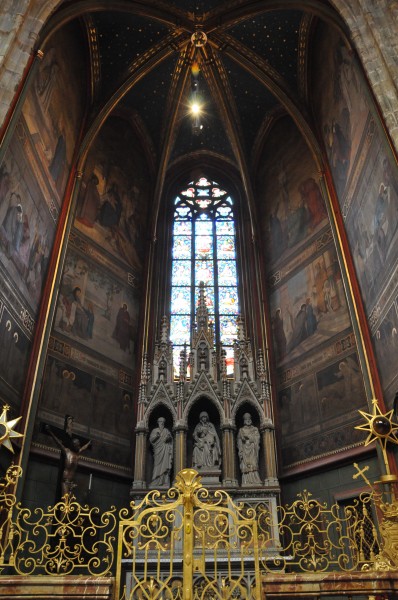点击大图看下一张：捷克圣维特大教堂建筑图片