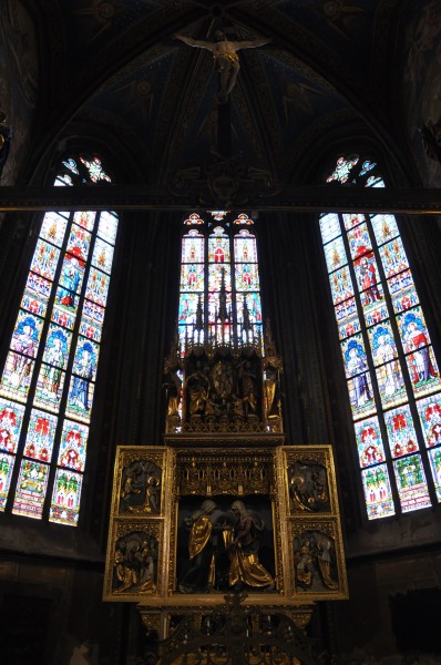 点击大图看下一张：捷克圣维特大教堂建筑图片