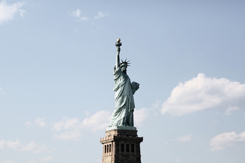 点击大图看下一张：美国自由女神雕像图片