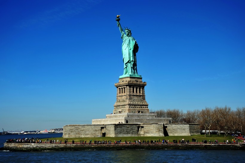 点击大图看下一张：美国自由女神雕像图片