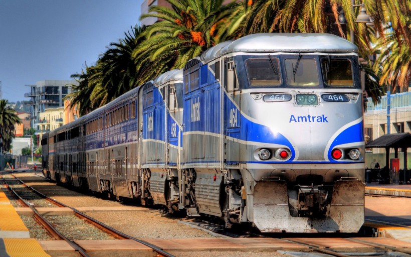 点击大图看下一张：美国国铁客运火车图片