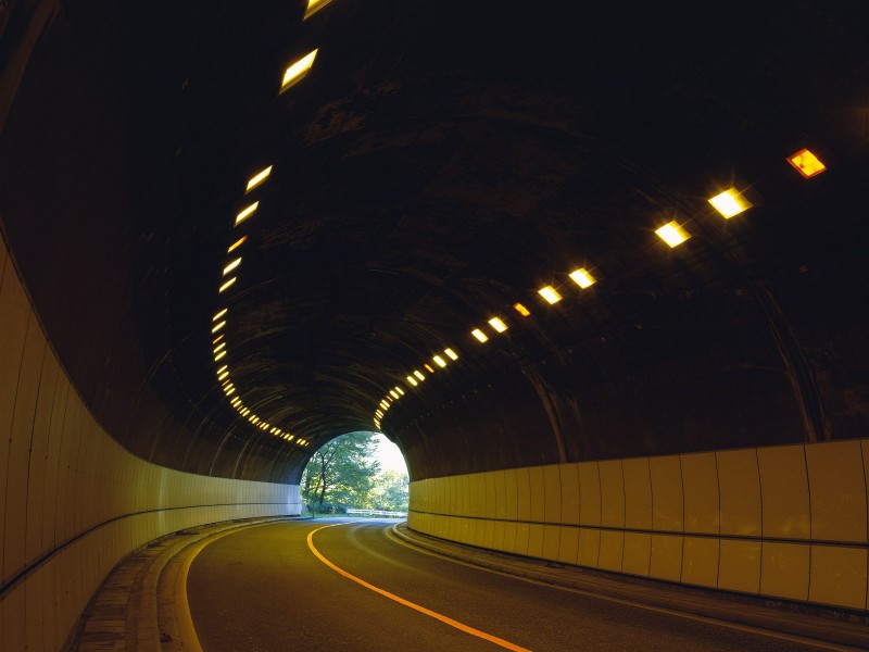点击大图看下一张：隧道图片