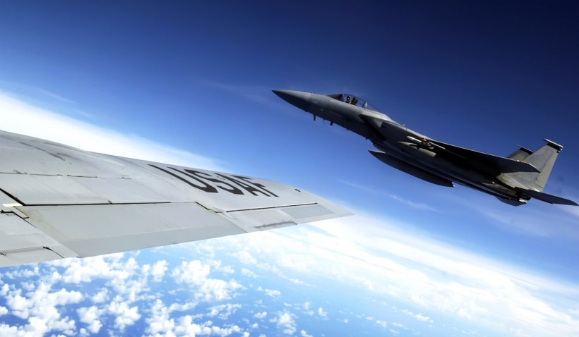 点击大图看下一张：F-15战斗机图片