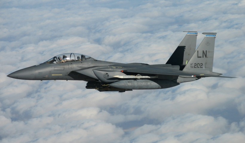 点击大图看下一张：F-15战斗机图片