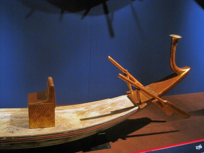 点击大图看下一张：古老的手摇船博物馆图片
