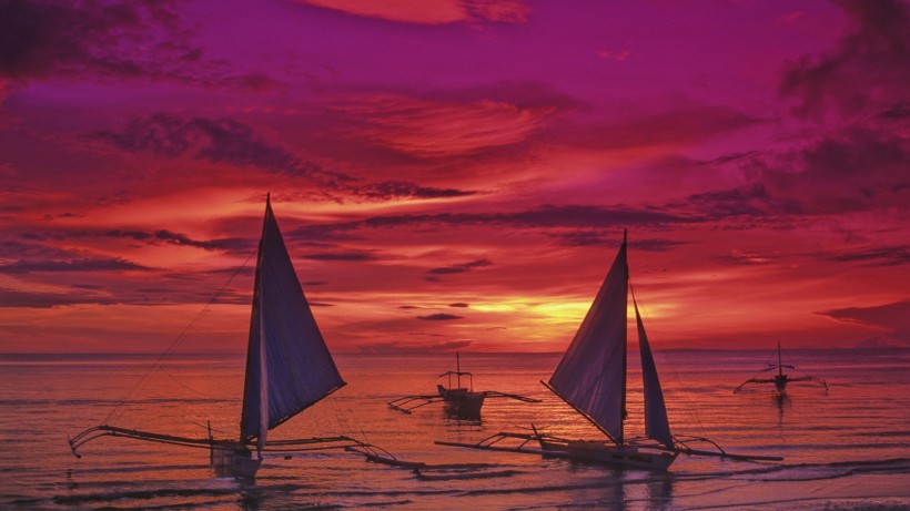 点击大图看下一张：美丽景致的帆船图片