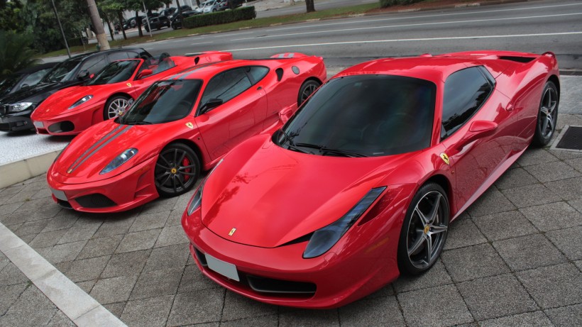 点击大图看下一张：法拉利Ferrari跑车图片