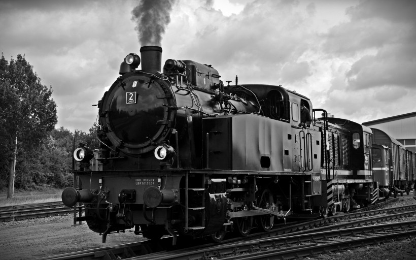 点击大图看下一张：古老的蒸汽火车图片