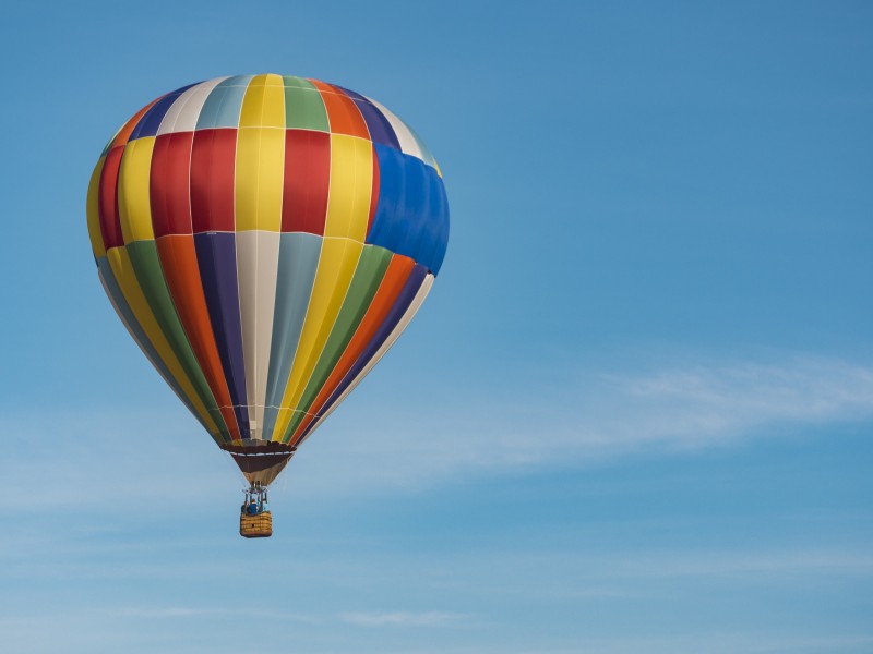 点击大图看下一张：空中的热气球图片