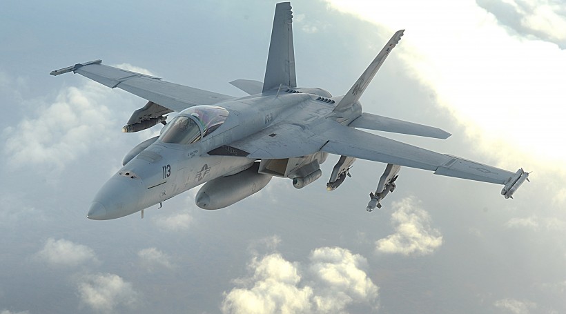 点击大图看下一张：F/A-18大黄蜂战斗攻击机图片