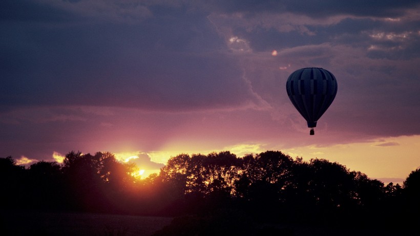 点击大图看下一张：唯美热气球图片