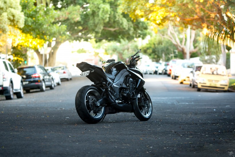点击大图看下一张：帅气的摩托车图片
