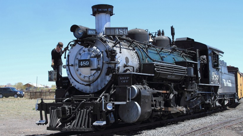 点击大图看下一张：复古蒸汽火车图片