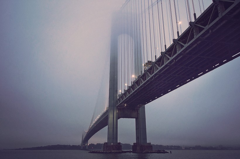 点击大图看下一张：雄伟的高架桥图片