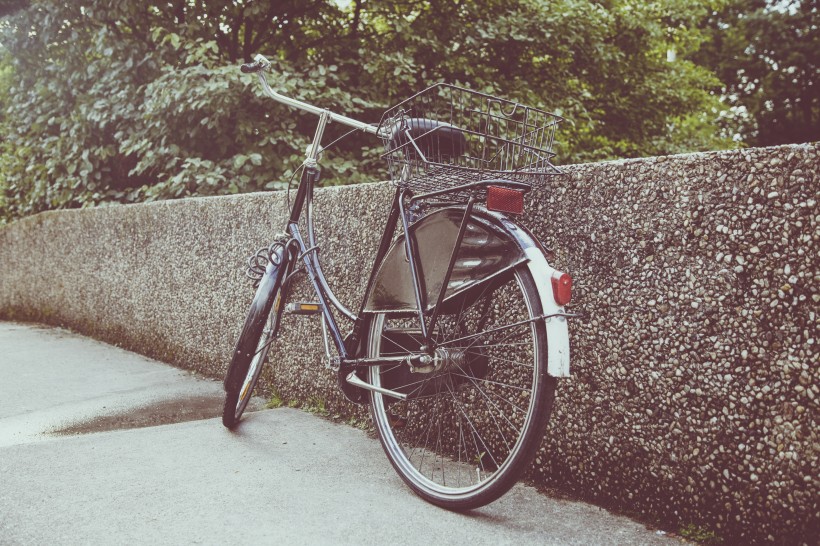 点击大图看下一张：轻便的自行车图片