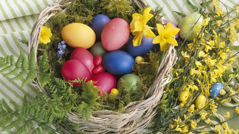 点击大图看下一张：复活节可爱彩蛋图片
