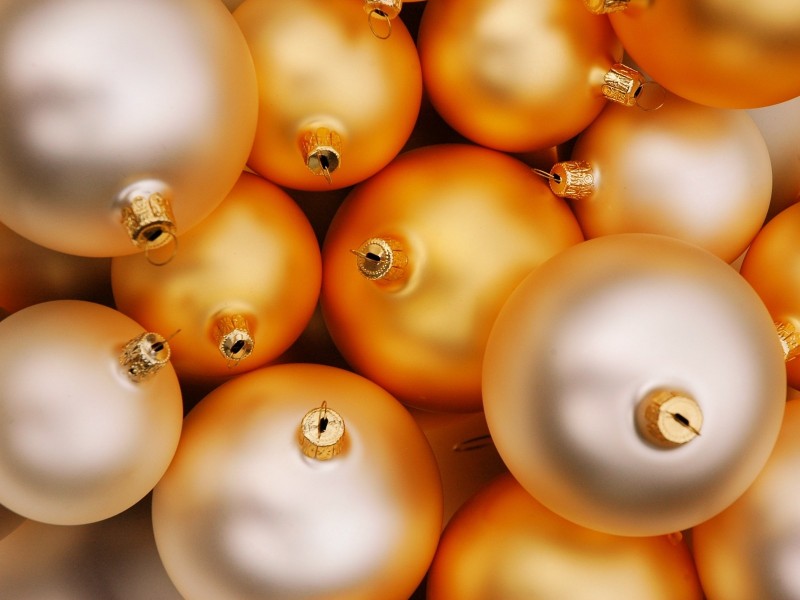 点击大图看下一张：圣诞节彩球图片