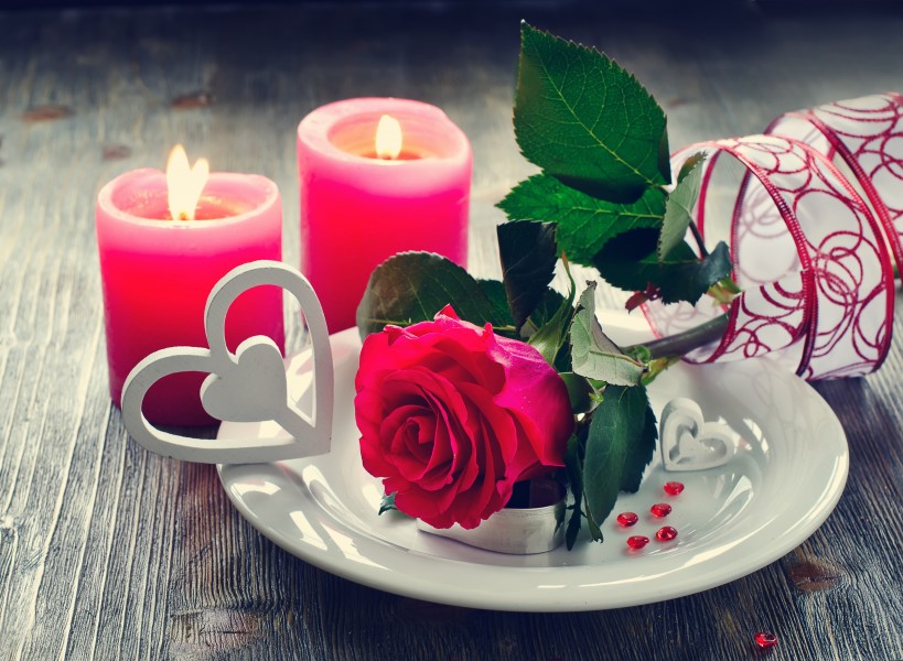 点击大图看下一张：情人节甜美玫瑰礼物图片