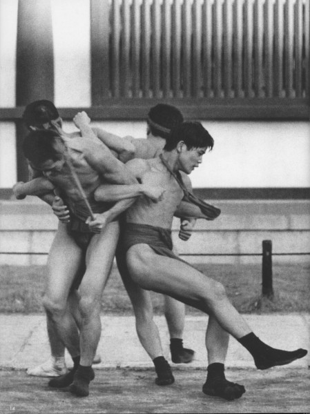 点击大图看下一张：旧时日本裸体节（会阳节）图片
