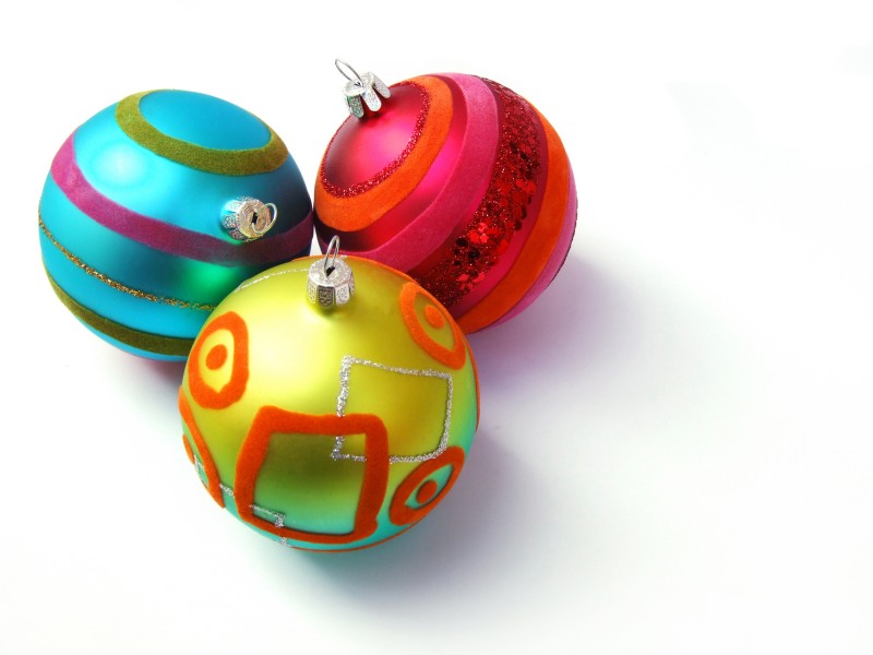 点击大图看下一张：圣诞主题彩色装饰球图片