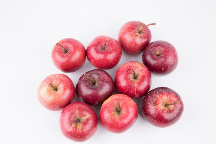 点击大图看下一张:美味红色苹果图片