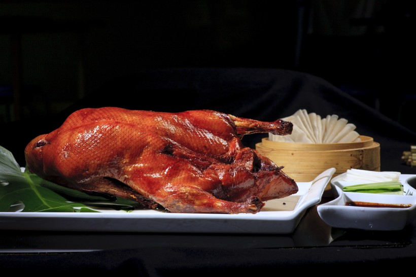 点击大图看下一张：香肥流油的北京烤鸭图片