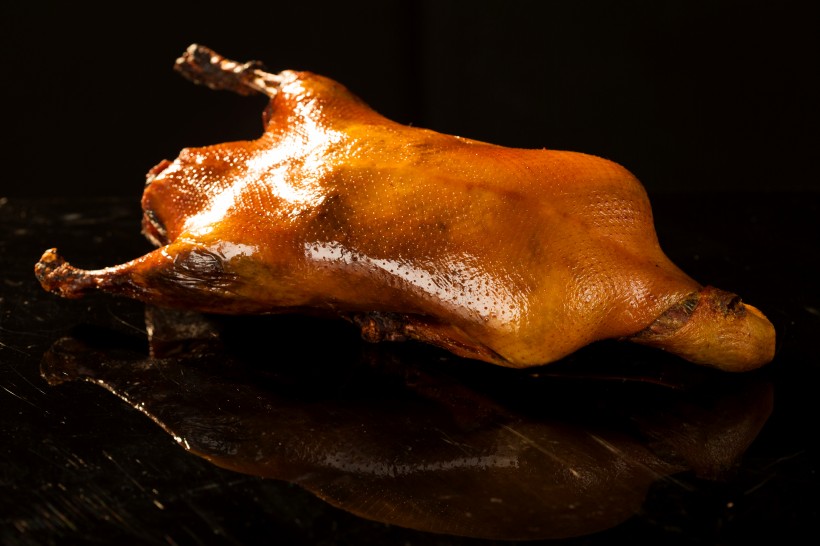 点击大图看下一张：香肥流油的北京烤鸭图片