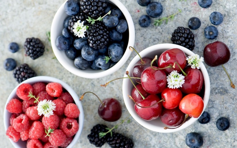 点击大图看下一张：蓝莓和其他水果图片