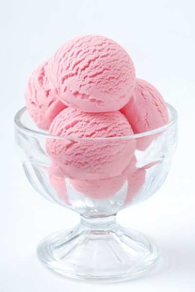 点击大图看下一张：彩色冰淇淋球甜筒图片
