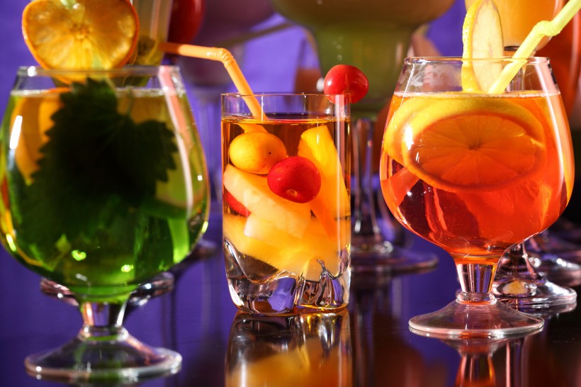 点击大图看下一张：彩色果汁酒水图片