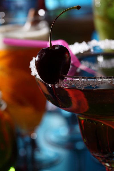 点击大图看下一张：彩色果汁酒水图片